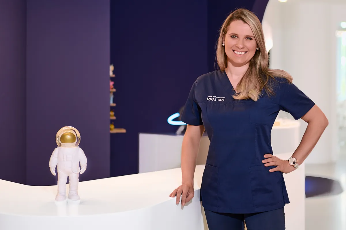 Darja Meinert – Dentalhygienikerin im RKM 740 Zahnheilkunde Düsseldorf Darja Meinert, Dentalhygienikerin im RKM 740 Zahnheilkunde Düsseldorf