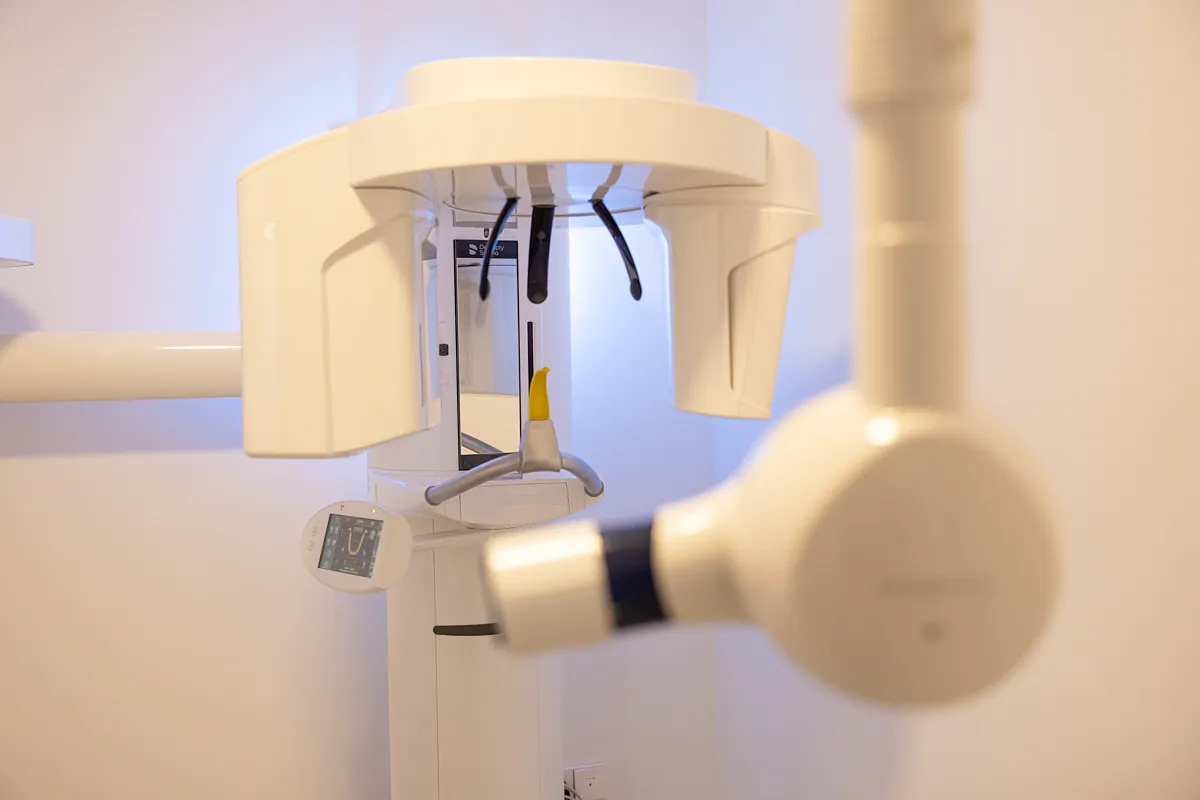 3D-Röntgengerät im RKM 740 Zahnmedizin Düsseldorf für digitale Volumentomographie (DVT) – präzise Darstellung von Knochen, Nerven und Zahnstrukturen