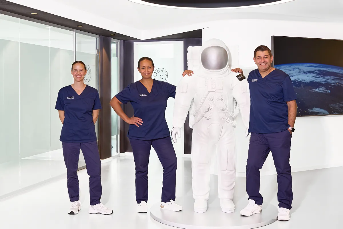 Zahnärzte-Team – RKM 740 Zahnmedizin Düsseldorf Zahnärzte-Team im RKM 740 Zahnmedizin Düsseldorf