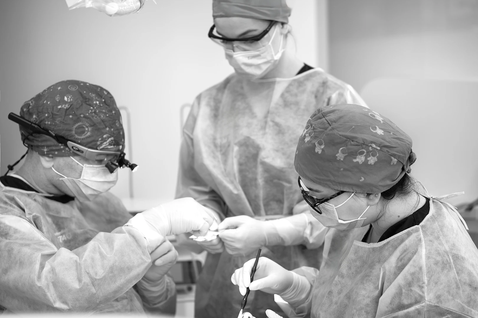 Behandlungsteam beim Sinuslift zur Vorbereitung einer Implantatversorgung in Düsseldorf